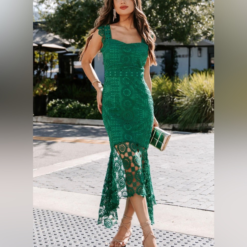 Beautiful green midi crochet lined dress. Brand is Luna